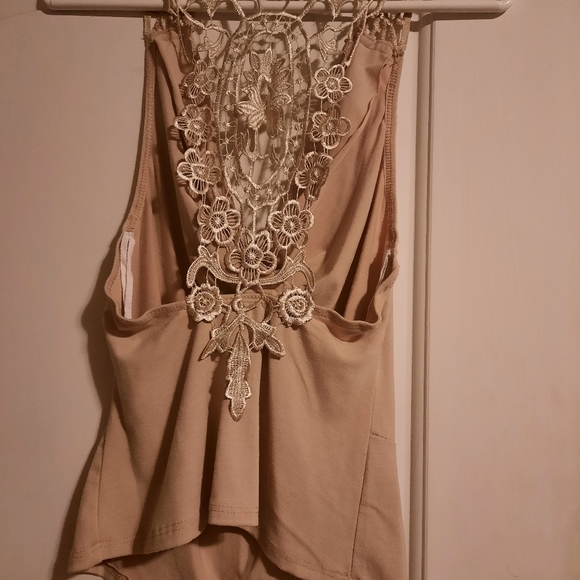 Woman's shirt - Picture 2 of 3